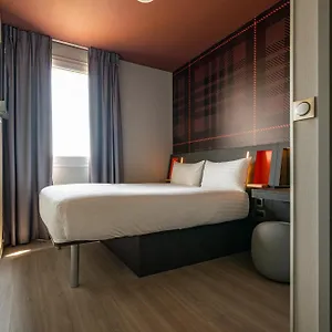 Easyhotel Paris Charles De Gaulle Villepinte 호텔